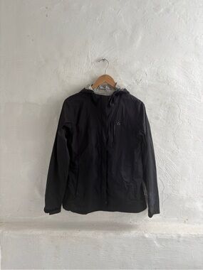 Paradox hooded rain jacket